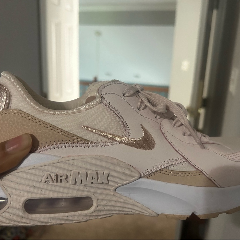 Nike Pale Pink Sneakers with Air Max Cushioning